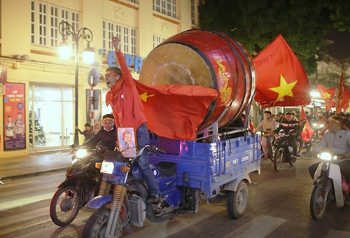 Những loại xe ăn mừng độc đáo trên đường phố Việt Nam