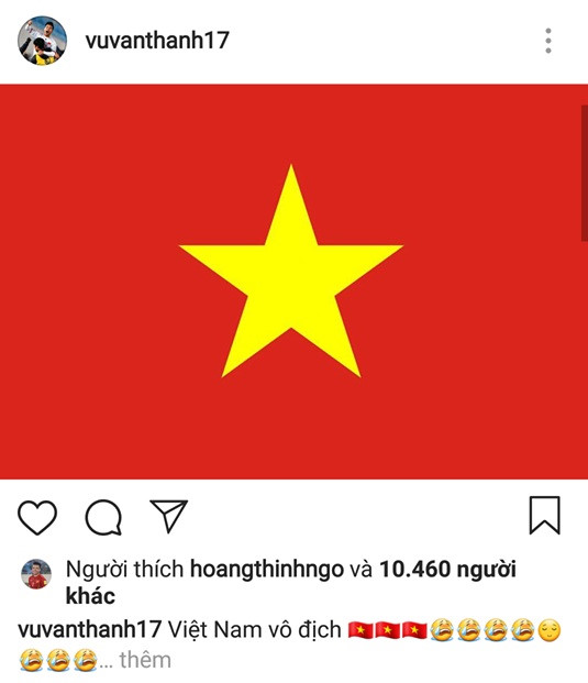 Duy Mạnh, Huy Hùng ôm hôn và tặng huy chương vàng cho bạn gái