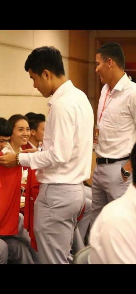 Bạn gái Công Lý bất ngờ nhắc kỷ niệm với Anh Đức trong đêm VN vô địch