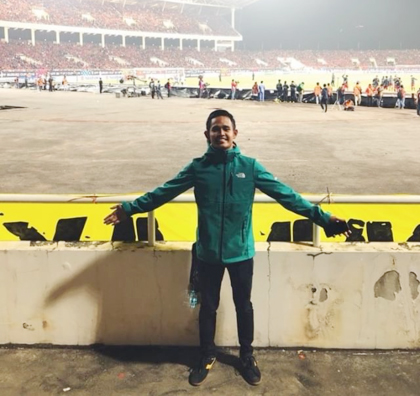 CĐV Malaysia mải cổ vũ nên không biết đội nhà thủng lưới lúc nào