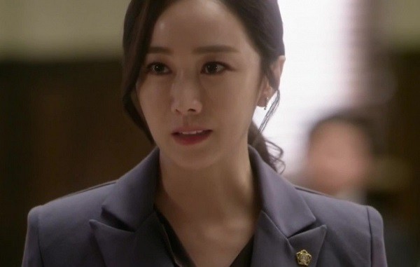 Theo bạn đi đánh ghen, nhờ đi nhầm phòng mà cô vợ đã phát hiện ra bí mật chồng giấu kín bấy lâu