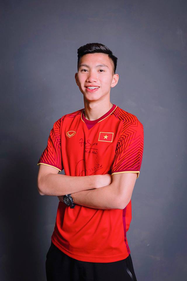 19 tuổi bạn làm được gì, đây là câu trả lời cực ấn tượng của Văn Hậu!