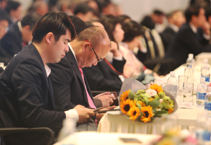 Người mến mộ vây kín ông Park Hang-seo ở Quảng Nam