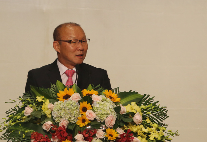 Người mến mộ vây kín ông Park Hang-seo ở Quảng Nam