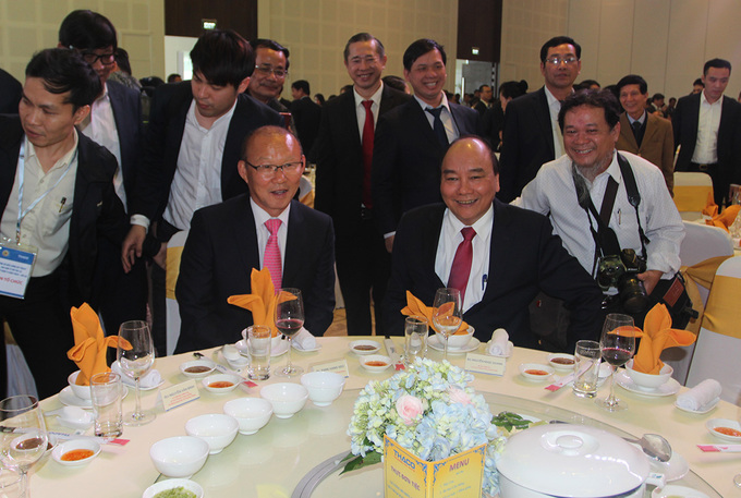 Người mến mộ vây kín ông Park Hang-seo ở Quảng Nam