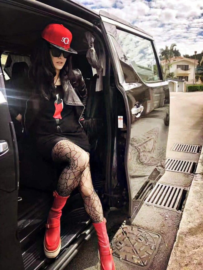 Trương Bá Chi bất ngờ khoe 1 loạt ảnh đời thường sành điệu sau tin sinh con thứ 3 cho tỷ phú già