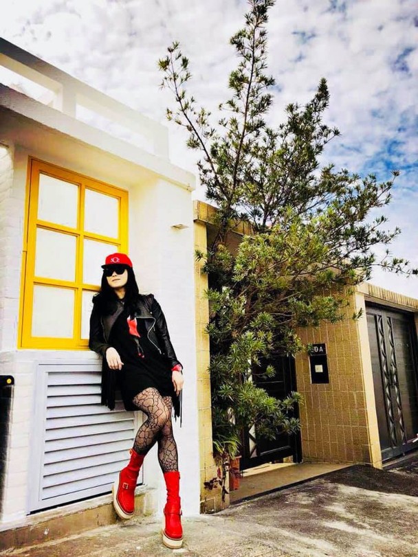 Trương Bá Chi bất ngờ khoe 1 loạt ảnh đời thường sành điệu sau tin sinh con thứ 3 cho tỷ phú già