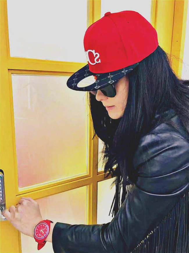 Trương Bá Chi bất ngờ khoe 1 loạt ảnh đời thường sành điệu sau tin sinh con thứ 3 cho tỷ phú già