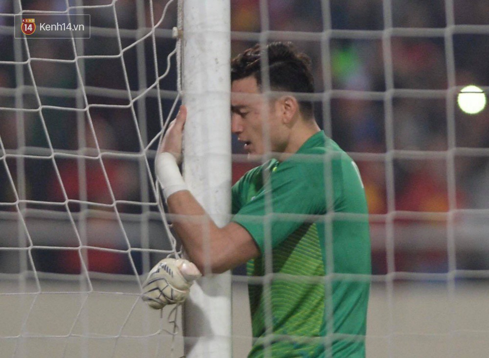 Thủ thành bất bại Văn Lâm của trận chung kết AFF Cup: Cứ lọt vào khung hình là đẹp tựa diễn viên chính phim thần tượng