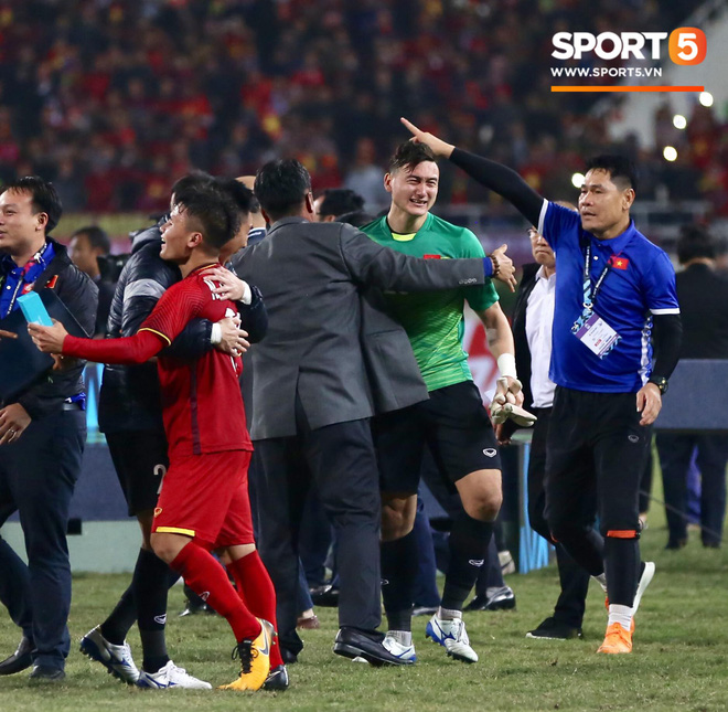 Thủ thành bất bại Văn Lâm của trận chung kết AFF Cup: Cứ lọt vào khung hình là đẹp tựa diễn viên chính phim thần tượng