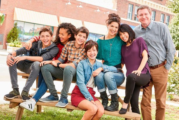 Ngôi sao nam nổi tiếng của Disney bị bắt về tội ấu dâm