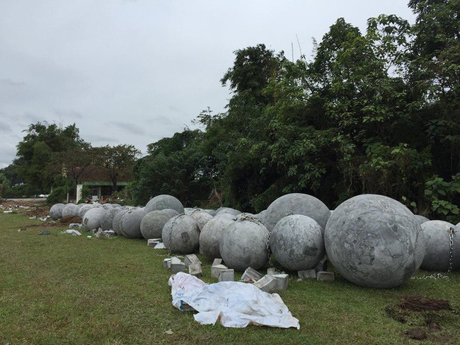 Video ảnh: Cận cảnh 40 quả bóng xích sân Mỹ Đình chưa rõ số phận sau khi đội tuyển Việt Nam vô địch