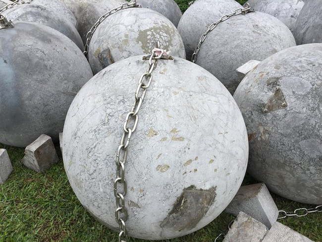 Video ảnh: Cận cảnh 40 quả bóng xích sân Mỹ Đình chưa rõ số phận sau khi đội tuyển Việt Nam vô địch