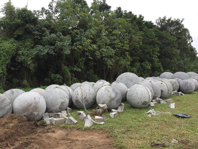 Video ảnh: Cận cảnh 40 quả bóng xích sân Mỹ Đình chưa rõ số phận sau khi đội tuyển Việt Nam vô địch