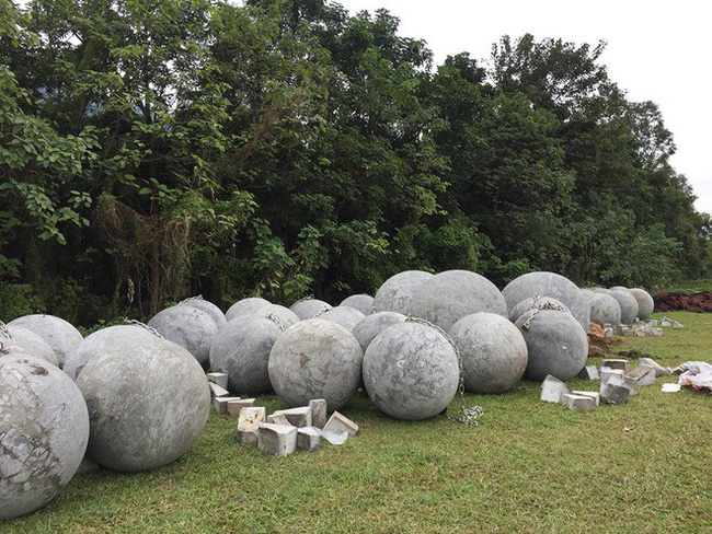 Video ảnh: Cận cảnh 40 quả bóng xích sân Mỹ Đình chưa rõ số phận sau khi đội tuyển Việt Nam vô địch