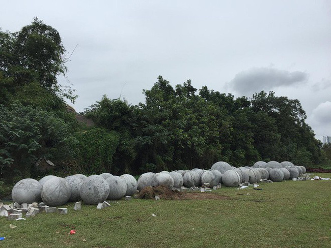 Video ảnh: Cận cảnh 40 quả bóng xích sân Mỹ Đình chưa rõ số phận sau khi đội tuyển Việt Nam vô địch