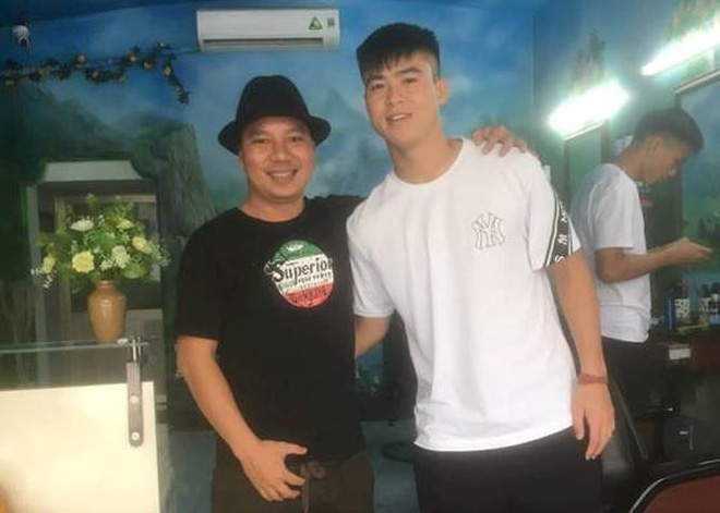 Người chuyên cắt tóc cho cầu thủ bóng đá: Anh Đức là người hoàn hảo