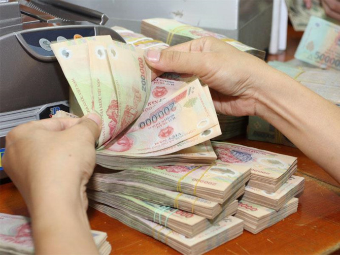 Làm nhỏ thôi, ăn lãi cắt cổ: Giành nhau miếng bánh béo bở