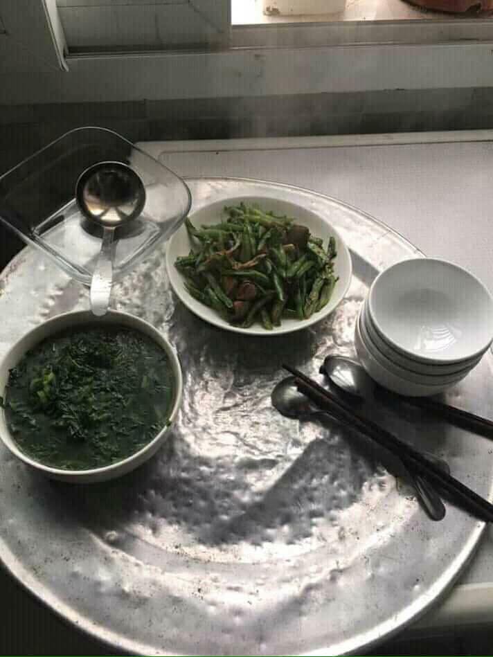 Tuyển tập số phận của xoong nồi, mâm cơm sau khi cùng chủ đi bão mừng Việt Nam vô địch AFF Cup 2018