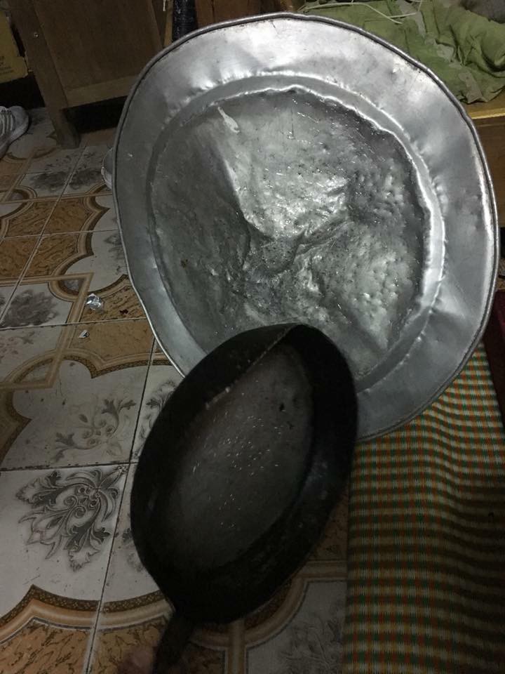 Tuyển tập số phận của xoong nồi, mâm cơm sau khi cùng chủ đi bão mừng Việt Nam vô địch AFF Cup 2018