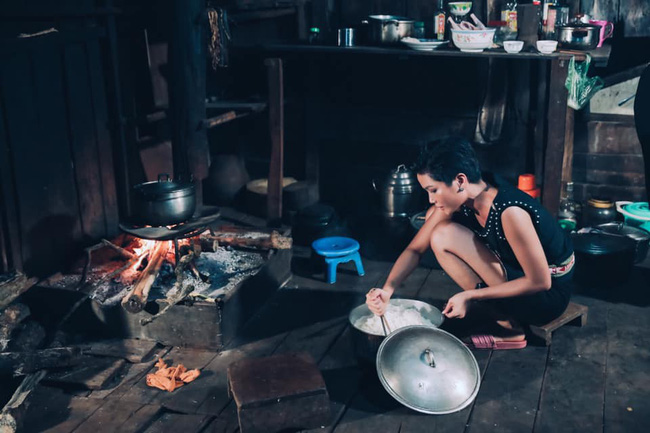 Cô gái Ê Đê nghèo từng lên thành phố làm osin đã ngoạn mục lọt Top 5 Miss Universe 2018 như thế nào?