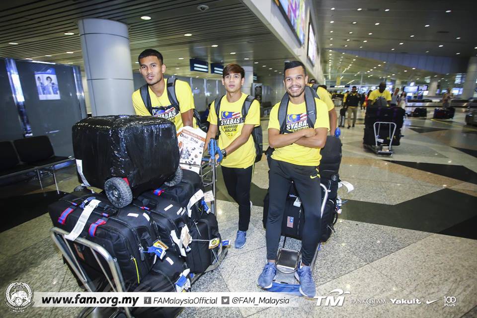 Thất bại trước Việt Nam, đội tuyển Malaysia vẫn được chào đón như những người hùng khi về nước