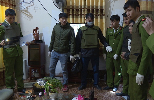 Người nhiễm HIV lắp 5 camera quanh nhà để bán ma tuý