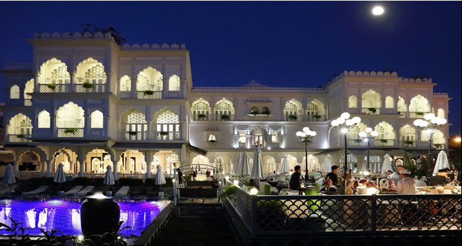 Vừa chuyển giao 2 lâu dài, Khải Silk còn bán cả siêu xe Rolls-Royce Phantom