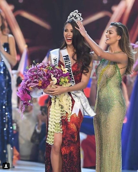 Nữ thần nhan sắc Philippines đăng quang Hoa hậu Hoàn vũ 2018 hóa ra đã nhẵn mặt trên màn hình tivi của người Việt