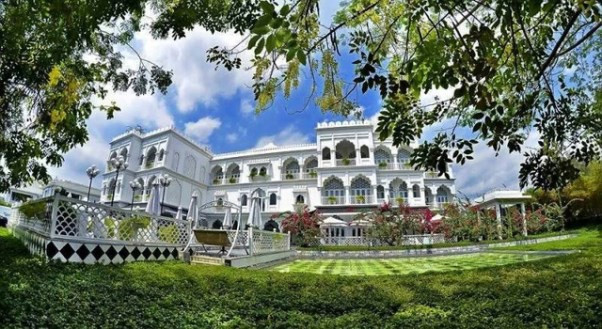 Ông chủ Khaisilk có thực sự bán đứt tòa lâu đài ở TP.HCM?