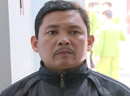 Đột kích chiếc thuyền đậu trên sông, bắt 16 người đang say sưa đánh bạc