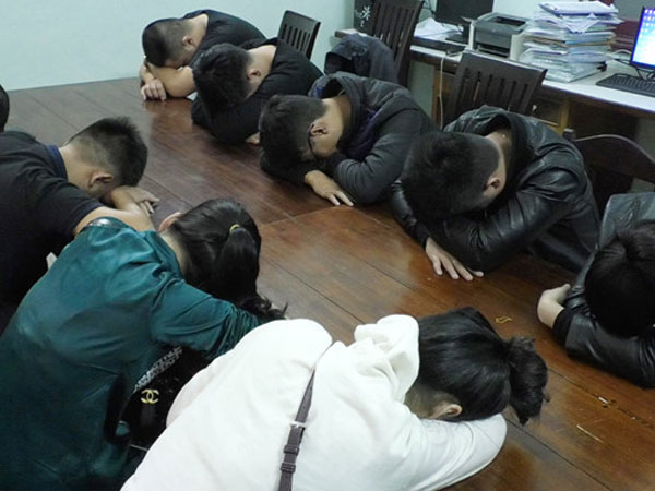 Bắt quả tang 13 người mở tiệc ma túy mừng tuyển VN vô địch AFF Cup