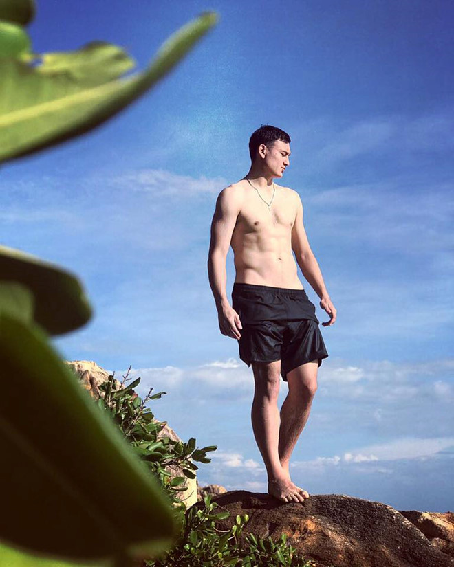 Cầu thủ nào sở hữu thân hình 6 múi hot nhất đội tuyển Việt Nam?