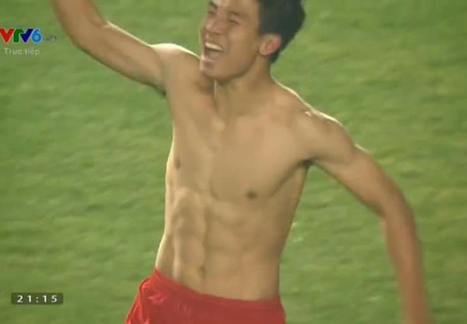 Cầu thủ nào sở hữu thân hình 6 múi hot nhất đội tuyển Việt Nam?