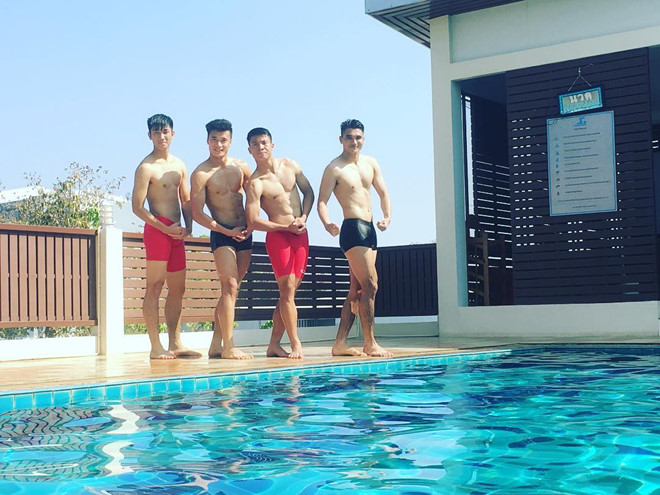 Cầu thủ nào sở hữu thân hình 6 múi hot nhất đội tuyển Việt Nam?