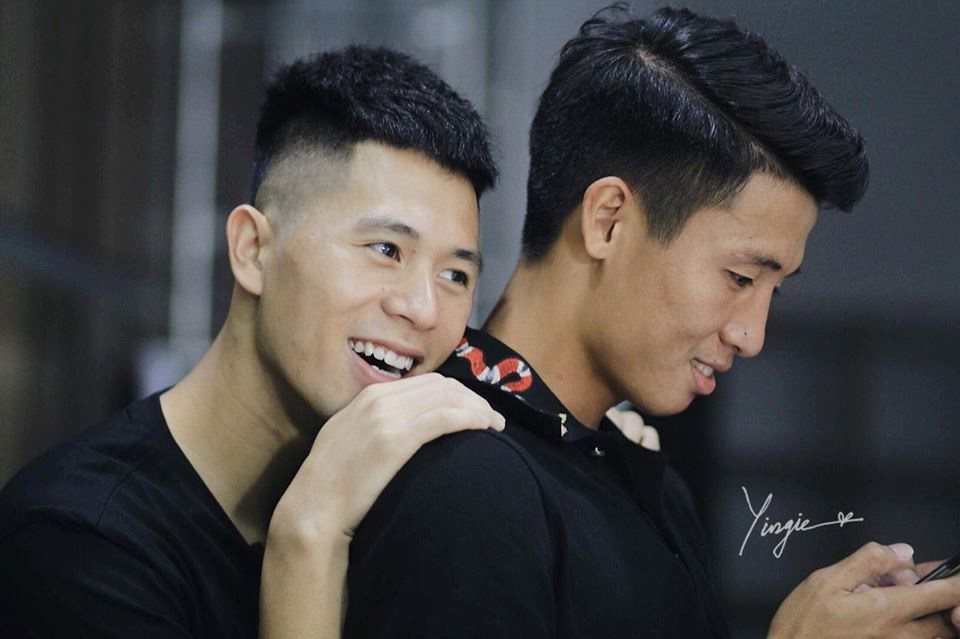 Chân dung chàng trung vệ Trần Đình Trọng qua con mắt của các fangirl: Chẳng gắt như trên sân bóng, lại cực mê game và thích chọc con nít Chân dung chàng trung vệ Trần Đình Trọng qua con mắt của các fangirl: Chẳng gắt như trên sân bóng, lại cực mê game và thích chọc con nít