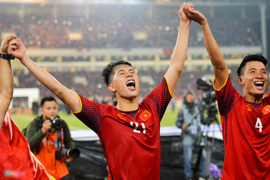 Chân dung chàng trung vệ Trần Đình Trọng qua con mắt của các fangirl: Chẳng gắt như trên sân bóng, lại cực mê game và thích chọc con nít Chân dung chàng trung vệ Trần Đình Trọng qua con mắt của các fangirl: Chẳng gắt như trên sân bóng, lại cực mê game và thích chọc con nít