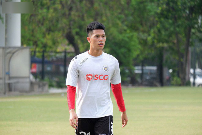 Chân dung chàng trung vệ Trần Đình Trọng qua con mắt của các fangirl: Chẳng gắt như trên sân bóng, lại cực mê game và thích chọc con nít Chân dung chàng trung vệ Trần Đình Trọng qua con mắt của các fangirl: Chẳng gắt như trên sân bóng, lại cực mê game và thích chọc con nít