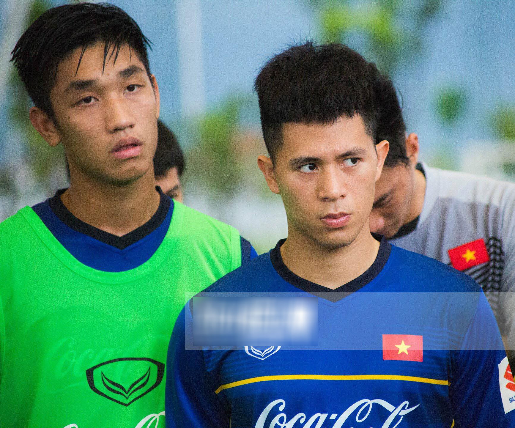 Chân dung chàng trung vệ Trần Đình Trọng qua con mắt của các fangirl: Chẳng gắt như trên sân bóng, lại cực mê game và thích chọc con nít Chân dung chàng trung vệ Trần Đình Trọng qua con mắt của các fangirl: Chẳng gắt như trên sân bóng, lại cực mê game và thích chọc con nít