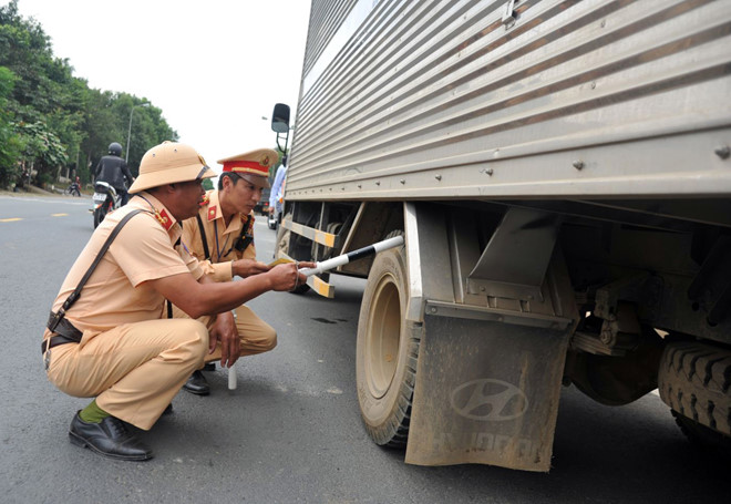 Tước bằng lái ôtô của 9.800 tài xế trong 2 tháng