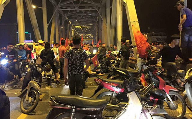 Trung tâm cấp cứu 115 Hà Nội tiếp nhận 50 cuộc gọi TNGT đêm diễn ra trận chung kết AFF Cup