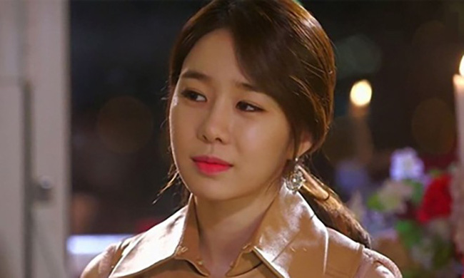 Em dâu vừa mua được xe ô tô liền huyênh hoang, chị dâu nói đúng một câu khiến cô nàng vừa tức vừa ngại