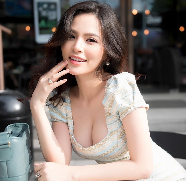 Thánh nữ Mì Gõ, Elly Trần có vòng 1 đẹp lý tưởng nhất showbiz