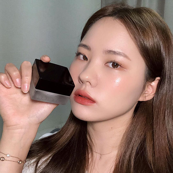 6 món mỹ phẩm dự đoán gây sốt năm 2019 toàn món hay ho: từ son bơm môi, kem nền dưỡng da đến highlighter dạng thạch