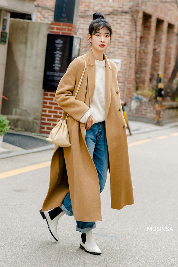 Street style giới trẻ Hàn tuần qua chứng minh: thích mặc kín mít hay sexy thì bạn cũng có cả chục cách mix đồ cho đủ ấm