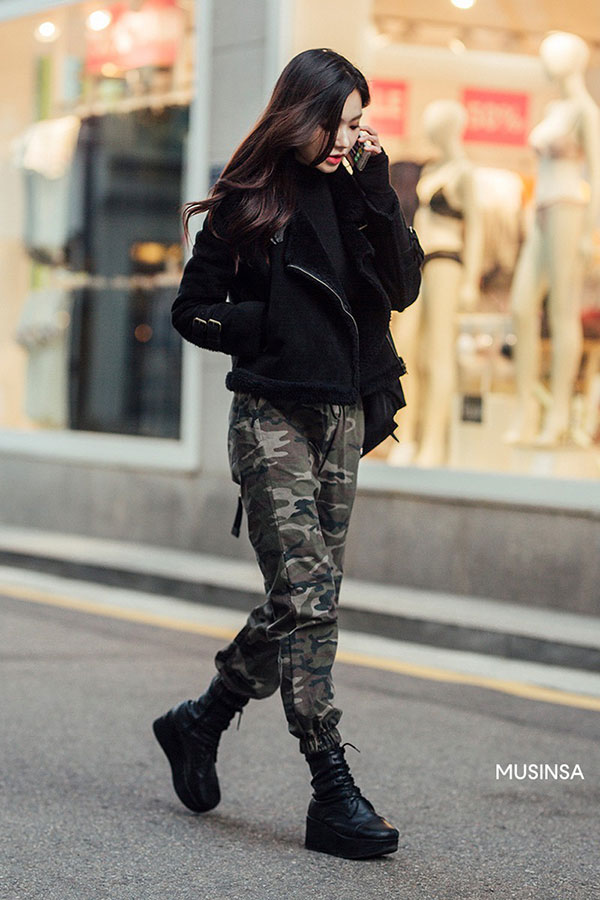 Street style giới trẻ Hàn tuần qua chứng minh: thích mặc kín mít hay sexy thì bạn cũng có cả chục cách mix đồ cho đủ ấm