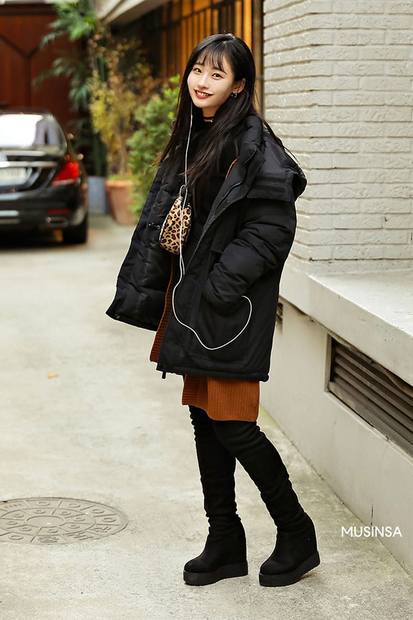 Street style giới trẻ Hàn tuần qua chứng minh: thích mặc kín mít hay sexy thì bạn cũng có cả chục cách mix đồ cho đủ ấm