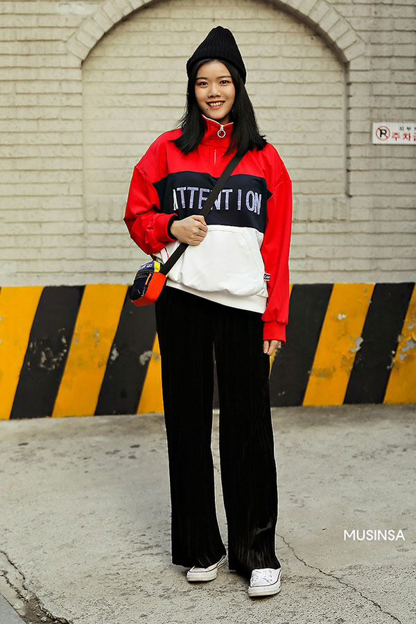 Street style giới trẻ Hàn tuần qua chứng minh: thích mặc kín mít hay sexy thì bạn cũng có cả chục cách mix đồ cho đủ ấm