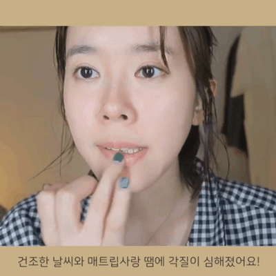 Để có đôi môi nhìn là muốn hôn thì các nàng đừng bỏ qua 3 bước này khi đánh son vào mùa đông