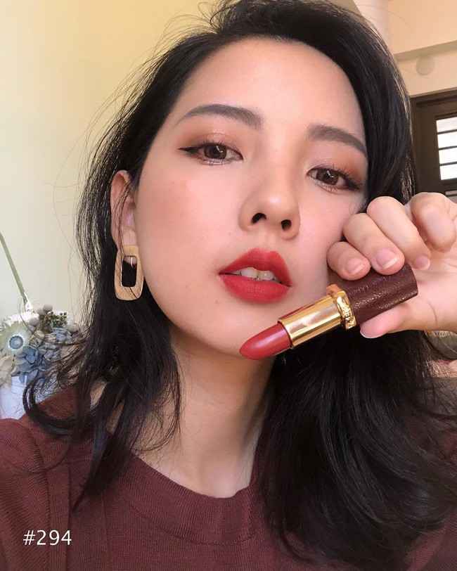 Để có đôi môi nhìn là muốn hôn thì các nàng đừng bỏ qua 3 bước này khi đánh son vào mùa đông